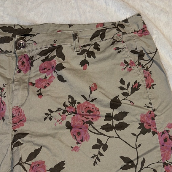 Lane Bryant Pink Floral Women's Shorts - Picture 3 of 4